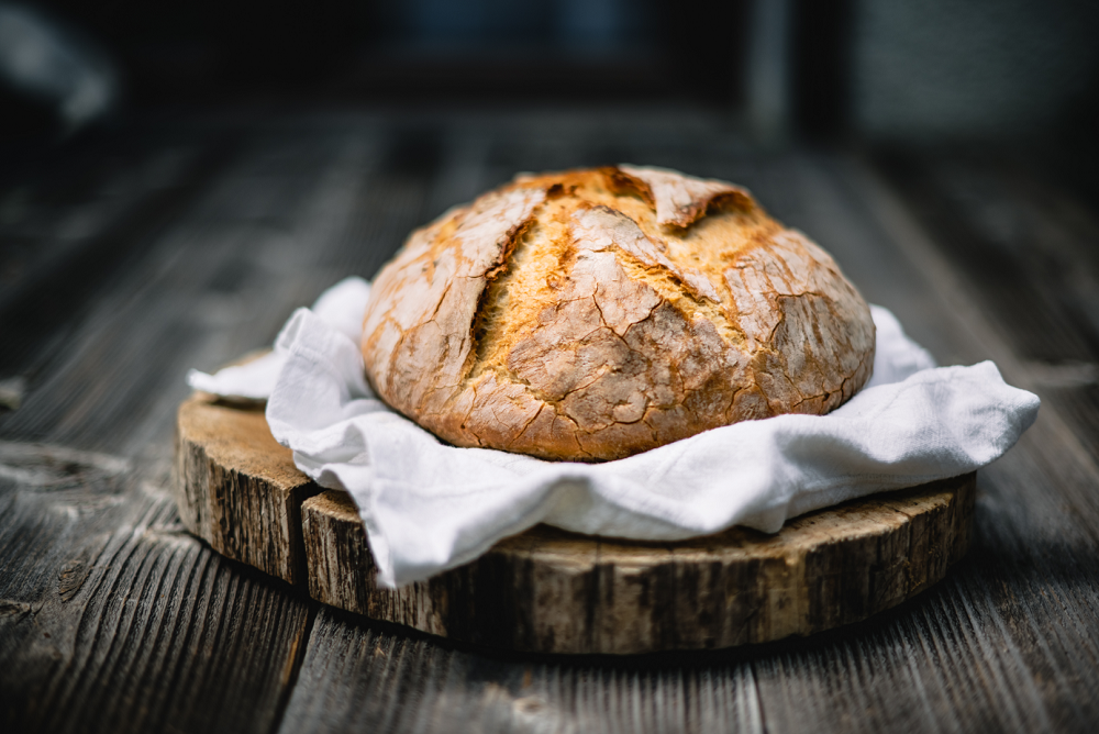 Хлеб с хрустящей корочкой в духовке - рецепт с фото