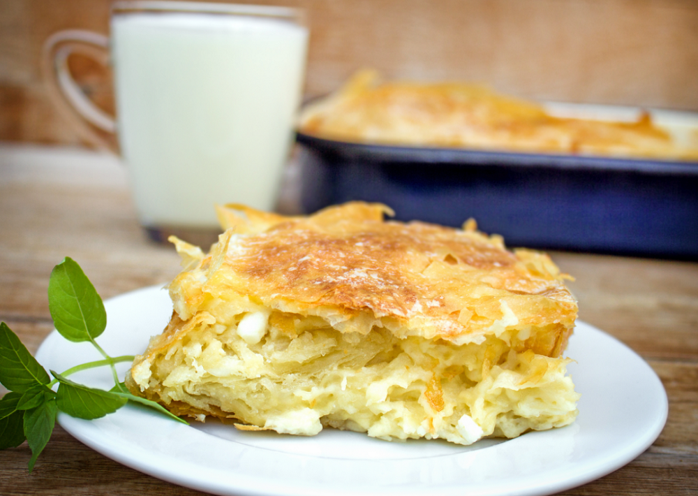 Открытый пирог с адыгейским сыром, кабачками и грибами