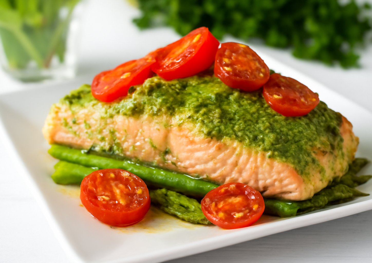 Лосось су-вид в мультиварке с соусом песто