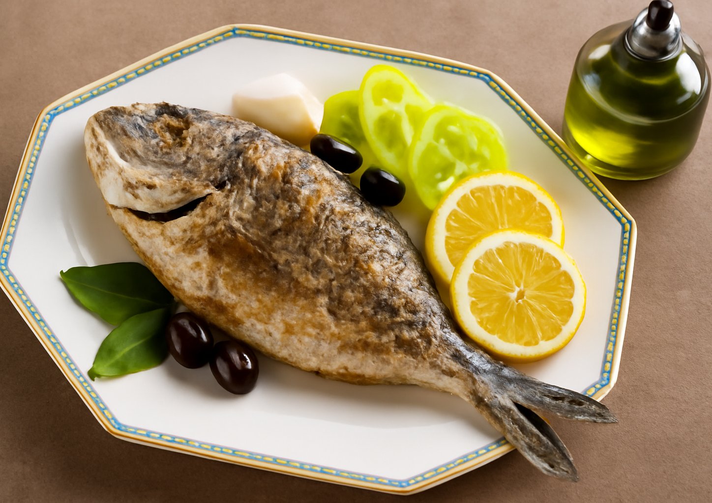 Дорадо на гриле с лимоном и зеленью