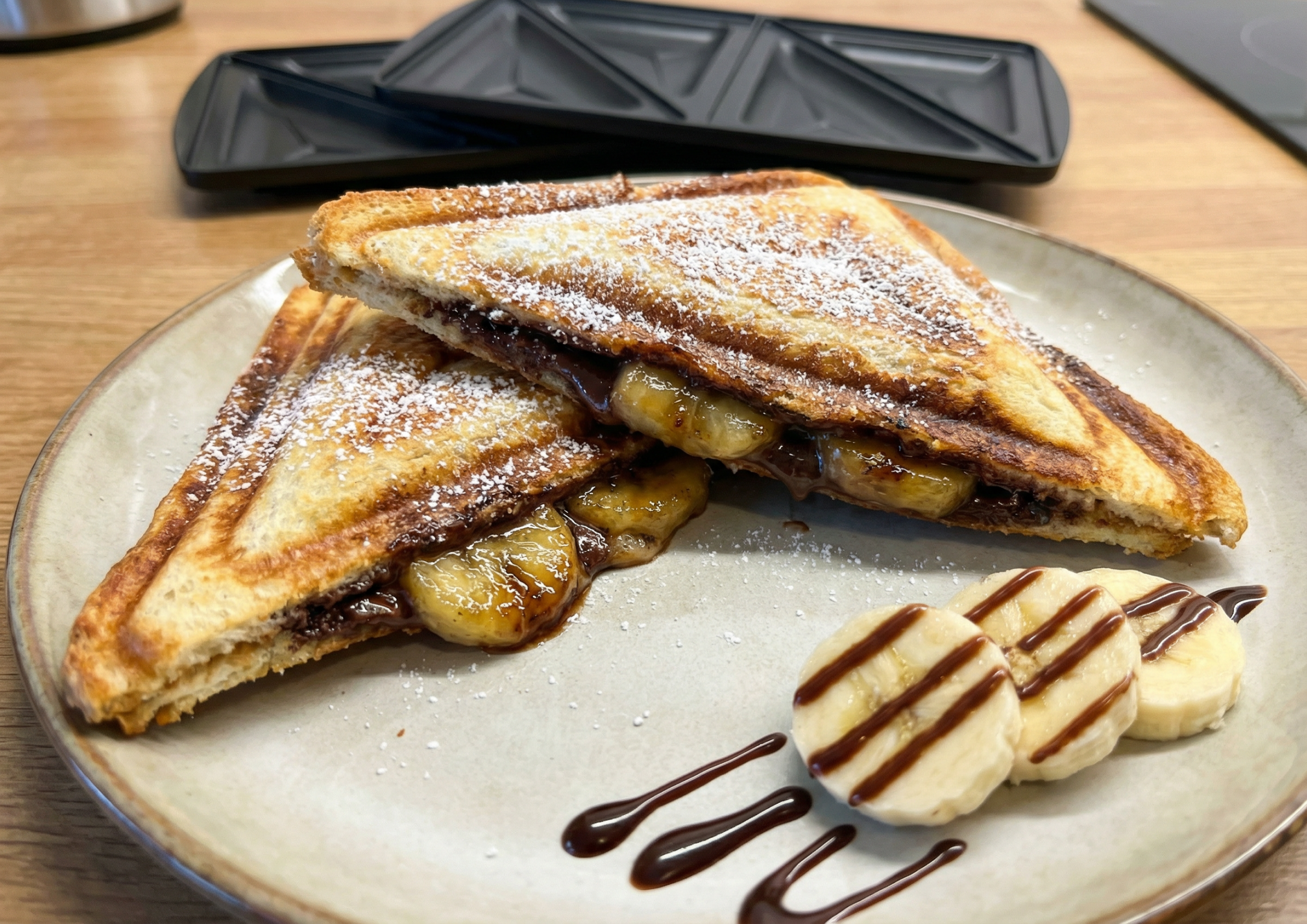 Сладкий сэндвич с бананом и шоколадом